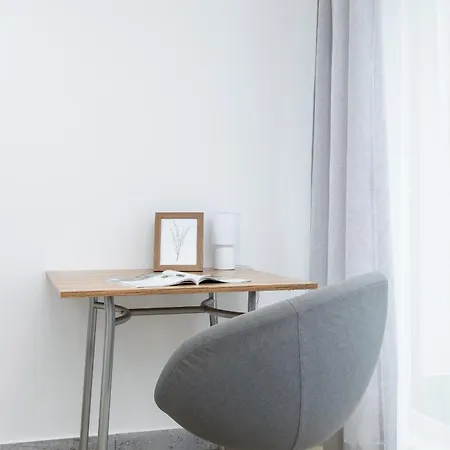 Tastefully Moniuszki In Cracow By Nolcegi Renters * 크라쿠프