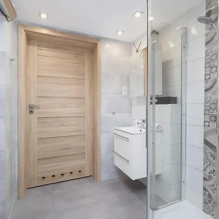 Tastefully Moniuszki In Cracow By Nolcegi Renters * 크라쿠프