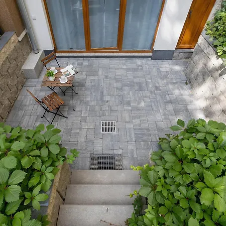 아파트 Tastefully Moniuszki In Cracow By Nolcegi Renters 크라쿠프