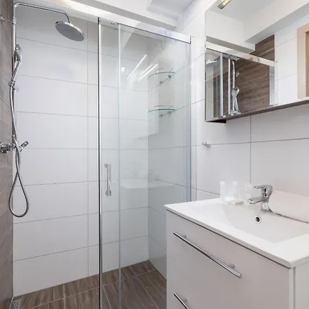 아파트 Tastefully Moniuszki In Cracow By Nolcegi Renters